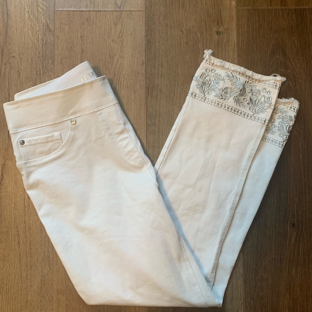 LUXE DENIM. White Pants with Embroidered Hem - Picture 10 of 10